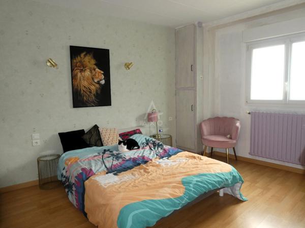 MAISON DE BOURG ATYPIQUE 6 PIECES