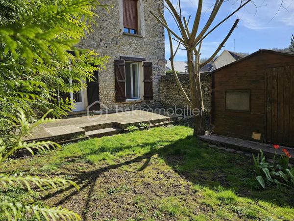 Idéalement situé à Étampes. Proche de toutes commodités : Transports en commun - Écoles - Commerces

~ Dans un environnement calme, en arrière lot ~

Appartement entièrement rénové situé au rez-de-jardin comprenant : 
Une vaste entrée, une cuisine équipée ouverte, un séjour donnant un accès direct à la terrasse, une chambre et une salle de bain avec WC.

Celui-ci dispose également d'un cabanon, d'une grande terrasse et d'un espace jardin pour profiter des beaux jours.

Informations complémentaires : Chauffage individuel au gaz - Double vitrage PVC dans toutes les pièces - Petite copropriété.

IDÉAL POUR UN INVESTISSEUR OU UN PREMIER ACHAT.

Contactez-moi pour plus de renseignements et/ou convenir d'une visite
