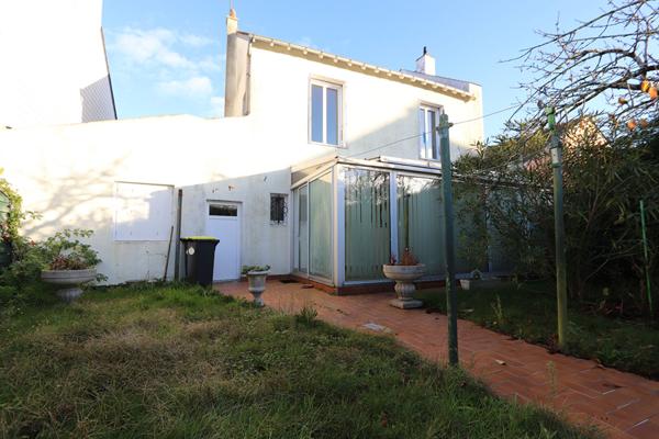 Maison familiale avec jardin et grand garage - Proche de tous les commerces