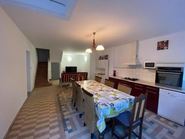 Maison de village 121 m² rénovée 4 chambres dont 1 au rez de chaussée et 3 salles d'eau