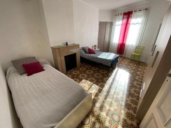 Maison de village 121 m² rénovée 4 chambres dont 1 au rez de chaussée et 3 salles d'eau