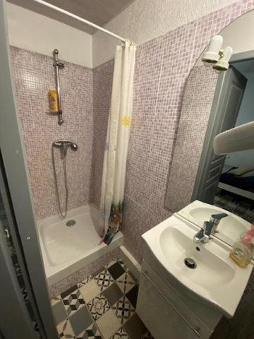 Maison de village 121 m² rénovée 4 chambres dont 1 au rez de chaussée et 3 salles d'eau