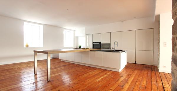 L'ADRESSE EXCEPTIONNELLE D'UN APPARTEMENT DE CHARME. - L'agence Immobilier & Associés