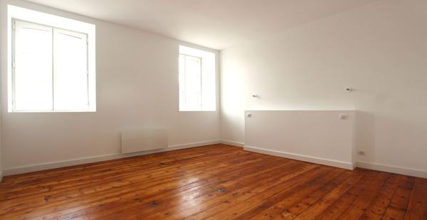 L'ADRESSE EXCEPTIONNELLE D'UN APPARTEMENT DE CHARME. - L'agence Immobilier & Associés