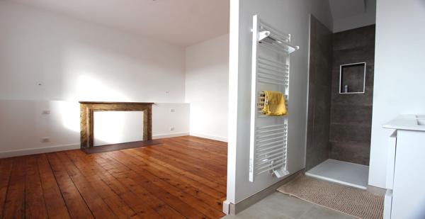 L'ADRESSE EXCEPTIONNELLE D'UN APPARTEMENT DE CHARME. - L'agence Immobilier & Associés