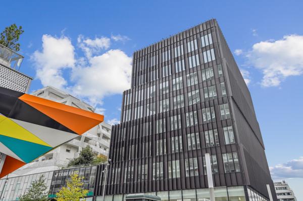 Bureaux à louer Paris 17 immeuble indépendant lumineux accès métro rapide