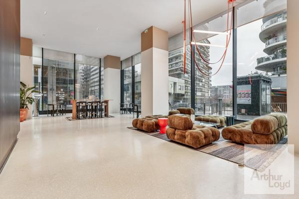 Bureaux à louer Paris 17 immeuble indépendant lumineux accès métro rapide