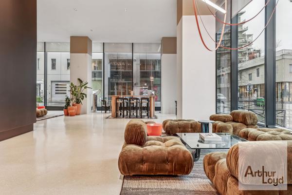 Bureaux à louer Paris 17 immeuble indépendant lumineux accès métro rapide