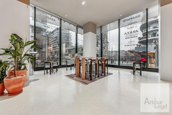 Bureaux à louer Paris 17 immeuble indépendant lumineux accès métro rapide