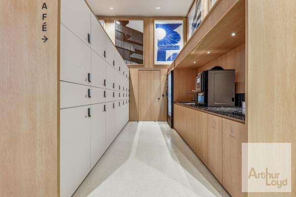 Bureaux à louer Paris 17 immeuble indépendant lumineux accès métro rapide