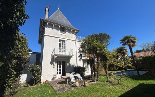 Maison à vendre    8 pièces • 231 m2 Pau