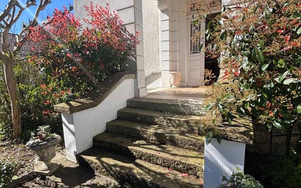 Maison à vendre    8 pièces • 231 m2 Pau