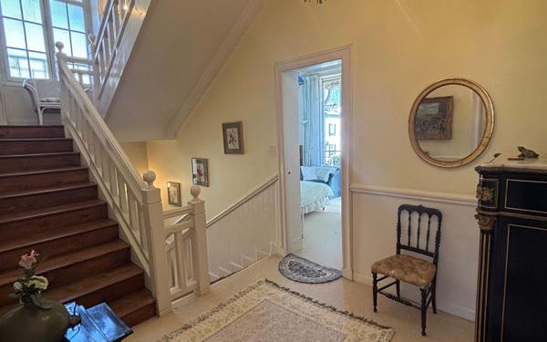 Maison à vendre    8 pièces • 231 m2 Pau