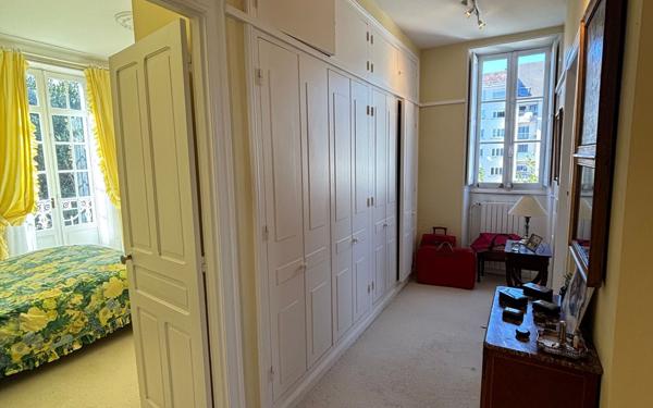 Maison à vendre    8 pièces • 231 m2 Pau