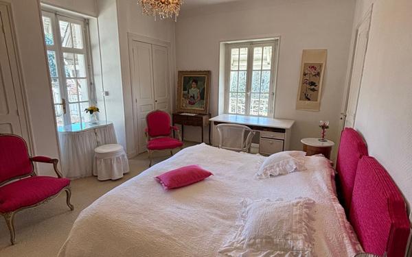 Maison à vendre    8 pièces • 231 m2 Pau
