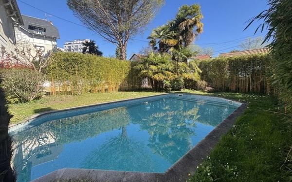 Maison à vendre    8 pièces • 231 m2 Pau