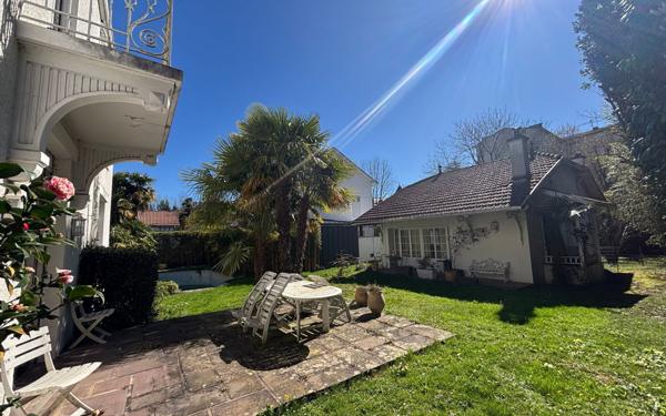 Maison à vendre    8 pièces • 231 m2 Pau