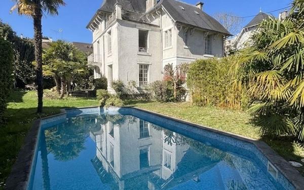 Maison à vendre    8 pièces • 231 m2 Pau