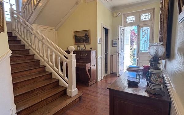 Maison à vendre    8 pièces • 231 m2 Pau