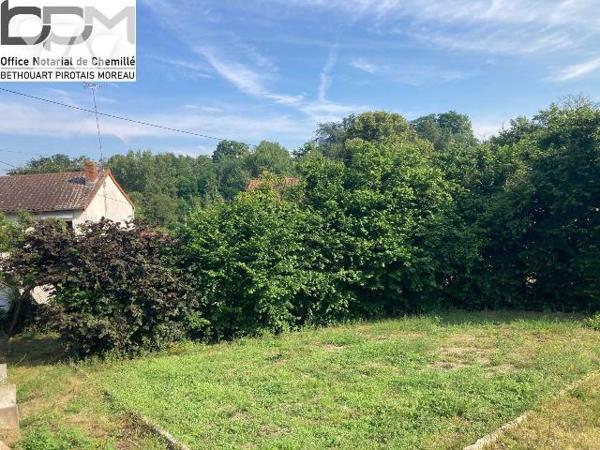 Axe Angers Cholet, à Chemillé terrain à bâtir non viabilisé de 615 m². Les réseaux électricité,...