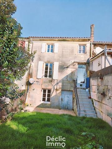 Vente maison en pierre Jarnac, 85m² 4 pièces 141 750€ Charente