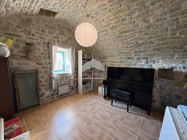 Maison en pierre de 6 pièces avec jardin et vue dégagée – Grospierres