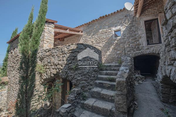 Maison en pierre de 6 pièces avec jardin et vue dégagée – Grospierres