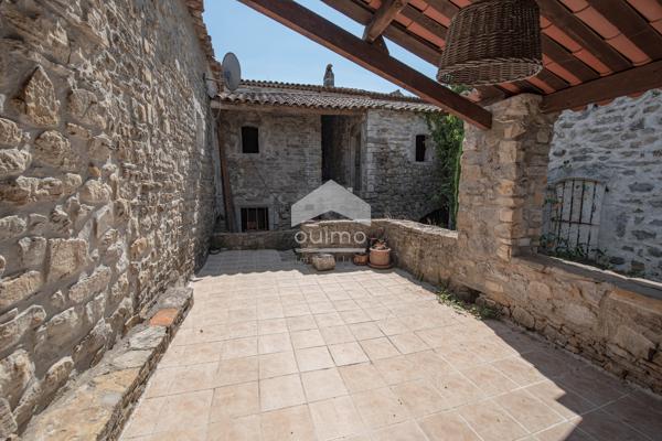 Maison en pierre de 6 pièces avec jardin et vue dégagée – Grospierres