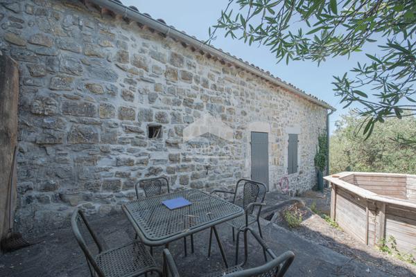 Maison en pierre de 6 pièces avec jardin et vue dégagée – Grospierres