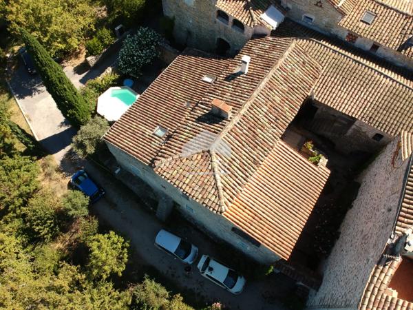 Maison en pierre de 6 pièces avec jardin et vue dégagée – Grospierres