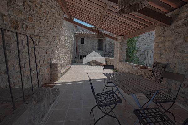 Maison en pierre de 6 pièces avec jardin et vue dégagée – Grospierres