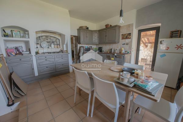 Maison en pierre de 6 pièces avec jardin et vue dégagée – Grospierres