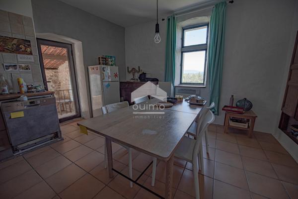 Maison en pierre de 6 pièces avec jardin et vue dégagée – Grospierres