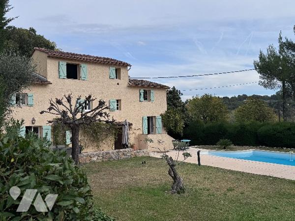 GRASSE - Les Roumiguieres - Élégant Mas Provençal à rafraîchir d'environ 200 m² habitables