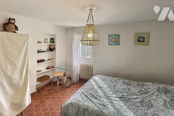 GRASSE - Les Roumiguieres - Élégant Mas Provençal à rafraîchir d'environ 200 m² habitables