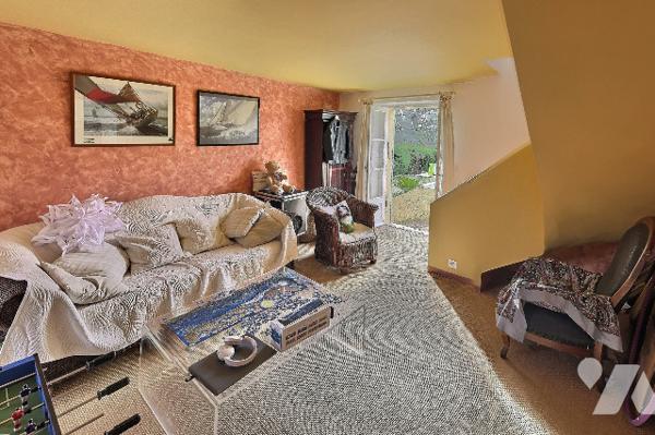 GRASSE - Les Roumiguieres - Élégant Mas Provençal à rafraîchir d'environ 200 m² habitables