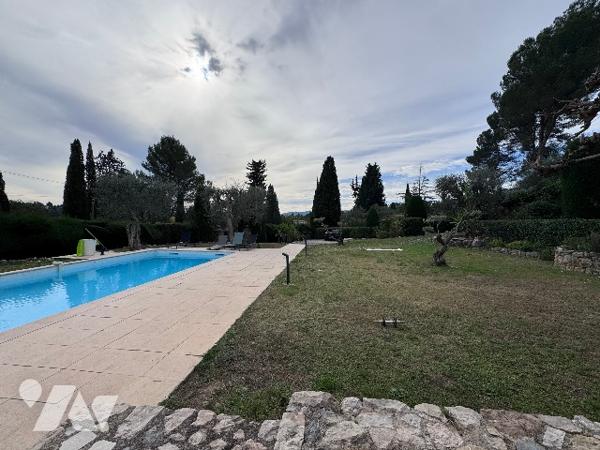 GRASSE - Les Roumiguieres - Élégant Mas Provençal à rafraîchir d'environ 200 m² habitables