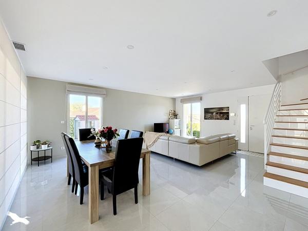 Maison à vendre 535 500 € Sainte-Eulalie 6 p 157 m² DPE C