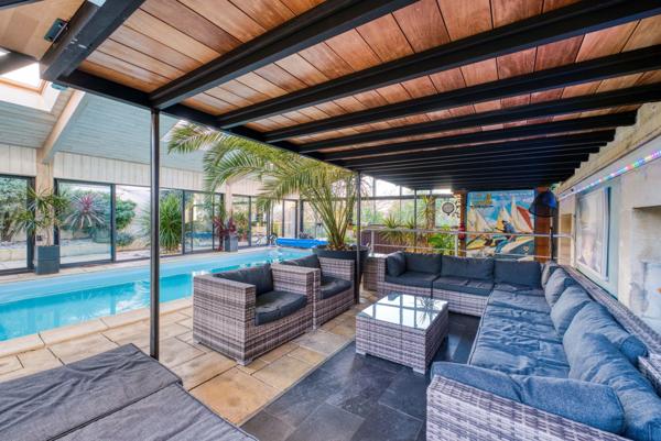 VILLA DE CARACTÈRE AVEC VUE MER EXCEPTIONNELLE ET ESPACE BIEN-ÊTRE A PORT DES BARQUES