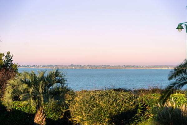 VILLA DE CARACTÈRE AVEC VUE MER EXCEPTIONNELLE ET ESPACE BIEN-ÊTRE A PORT DES BARQUES