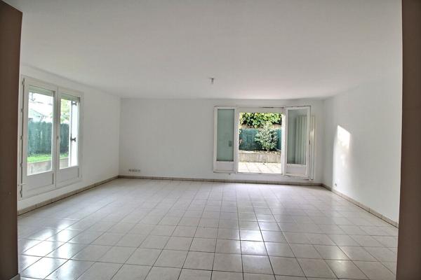 Maison Massy en copropriété 100 m² avec cave et deux parkings couverts