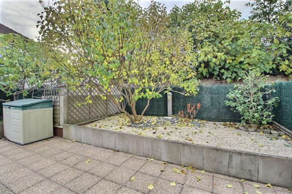 Maison Massy en copropriété 100 m² avec cave et deux parkings couverts