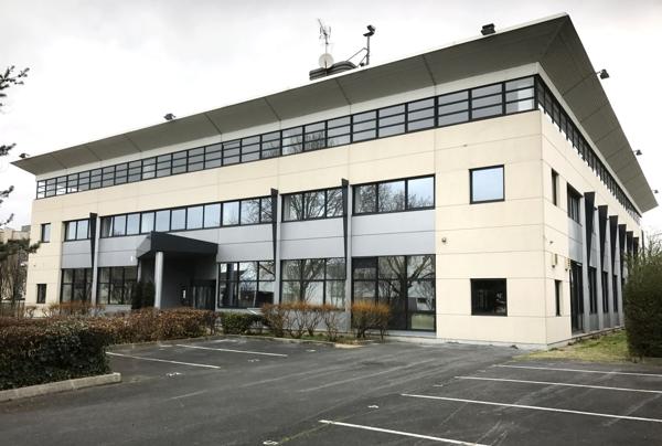 Immeuble rénové à Gennevilliers, avec patio intérieur - Transformation possible du RDC
