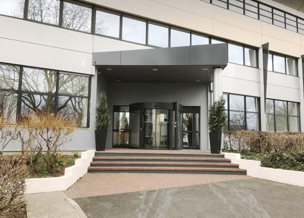 Immeuble rénové à Gennevilliers, avec patio intérieur - Transformation possible du RDC