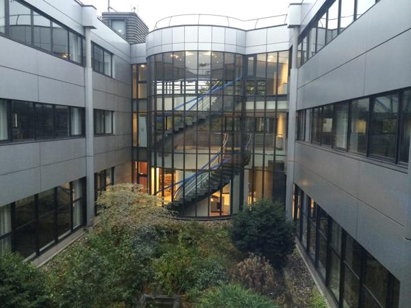 Immeuble rénové à Gennevilliers, avec patio intérieur - Transformation possible du RDC
