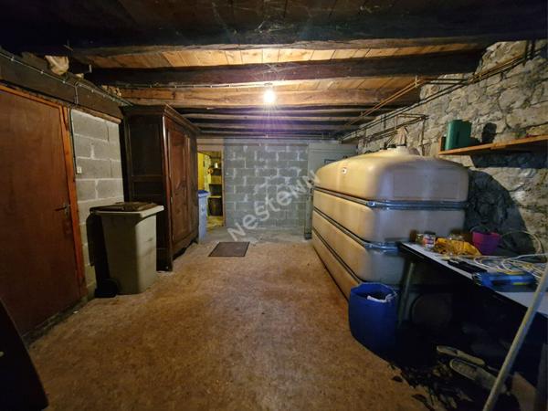 Maison en pierres située au coeur de Cousance, à proximité de toutes les commodités