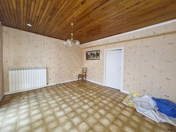 Maison en pierres située au coeur de Cousance, à proximité de toutes les commodités