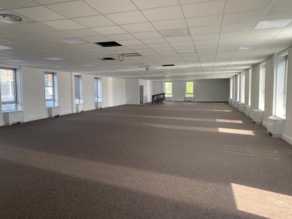 Bureaux à la location à Cergy dans immeuble rénové proche commerces