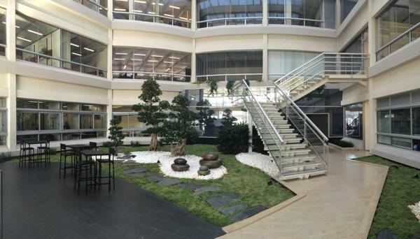Bureaux à la location à Cergy dans immeuble rénové proche commerces