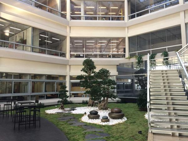 Bureaux à la location à Cergy dans immeuble rénové proche commerces